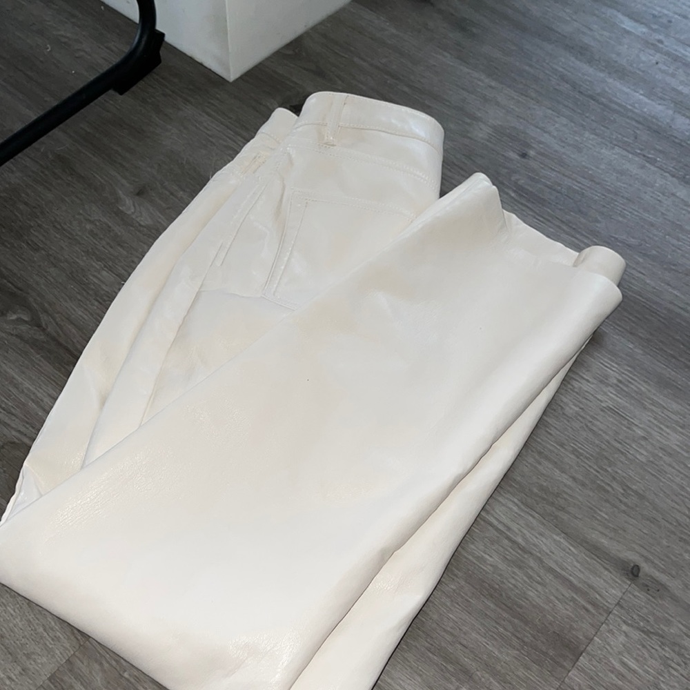 Aritzia Melina pants in size 2 cream color.